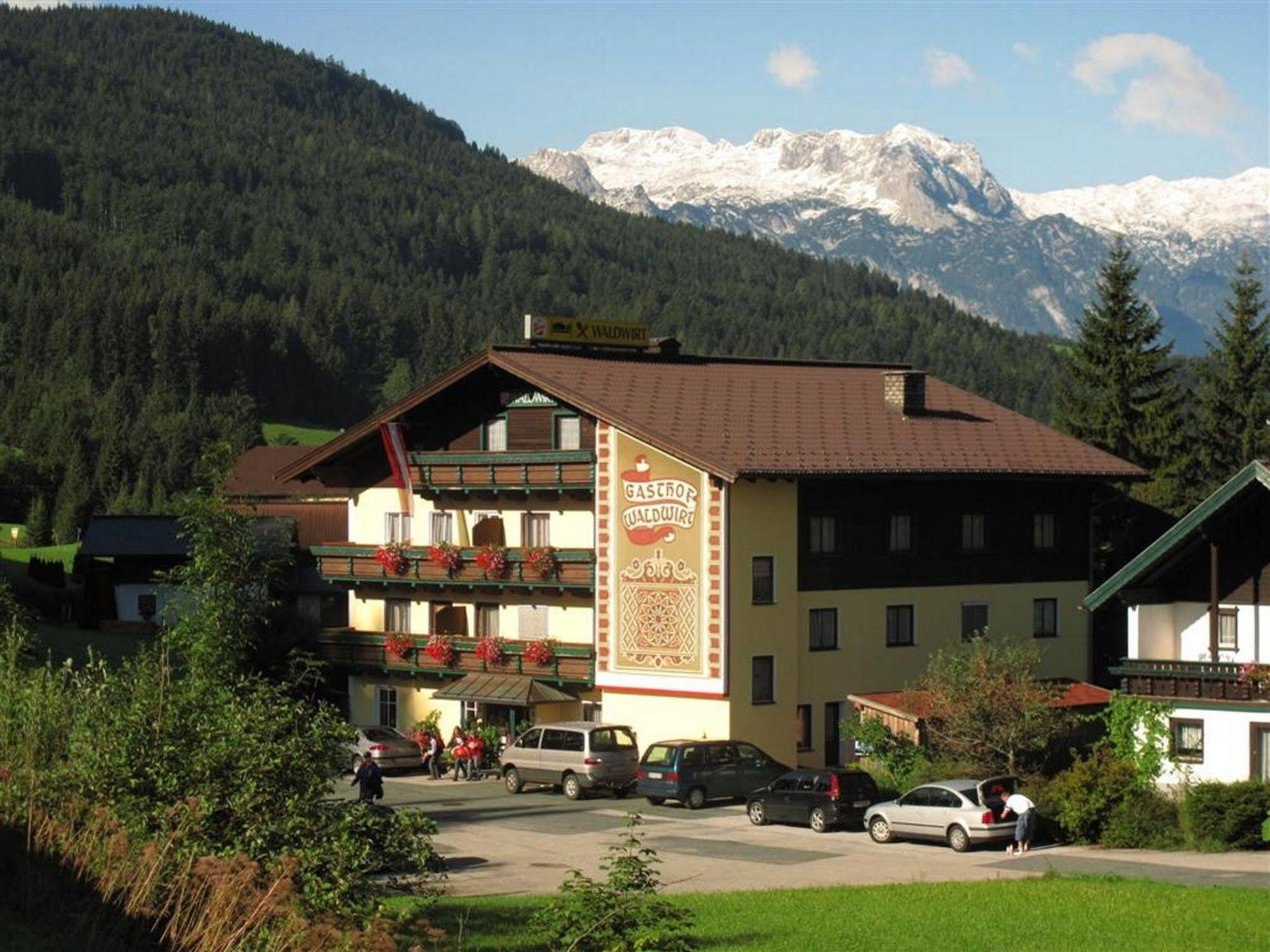 Gasthof Waldwirt Russbach am Pass Gschuett Exterior photo